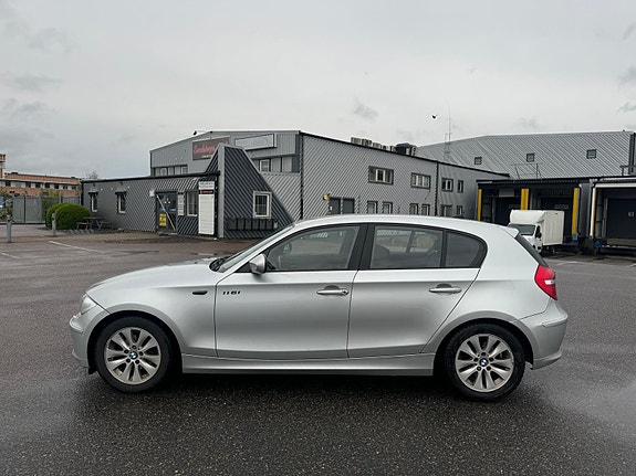 BMW 116i 2 of 5