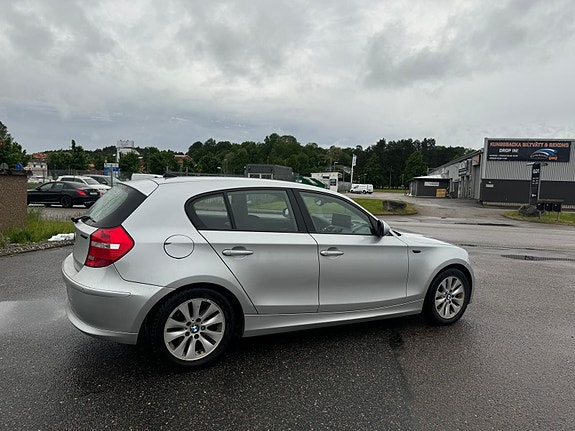 BMW 116i 4 of 5