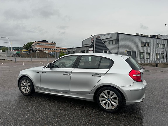 BMW 116i 3 of 5
