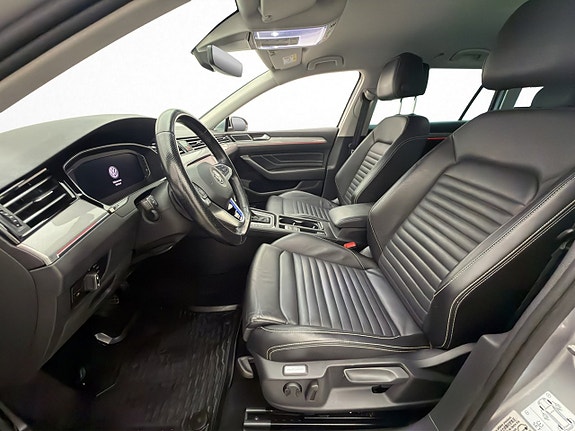 Volkswagen Passat 12 of 30