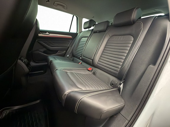 Volkswagen Passat 28 of 30