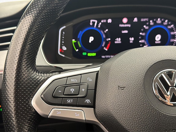 Volkswagen Passat 17 of 30