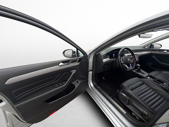 Volkswagen Passat 11 of 30