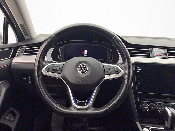 Volkswagen Passat 14 of 30