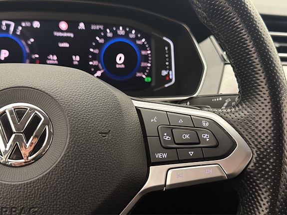 Volkswagen Passat 19 of 30
