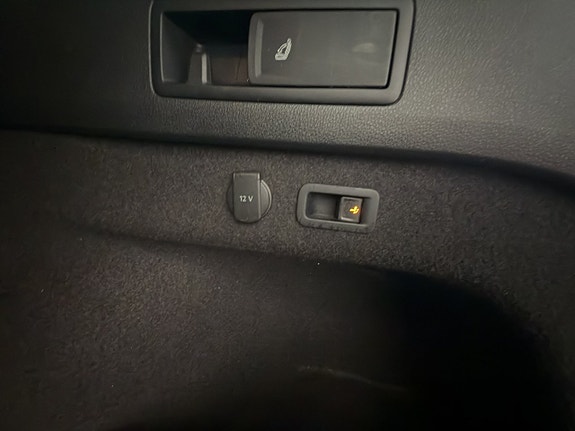 Volkswagen Passat 30 of 30