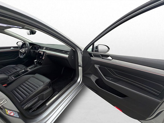 Volkswagen Passat 27 of 30