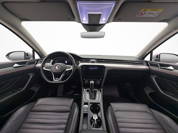 Volkswagen Passat 13 of 30