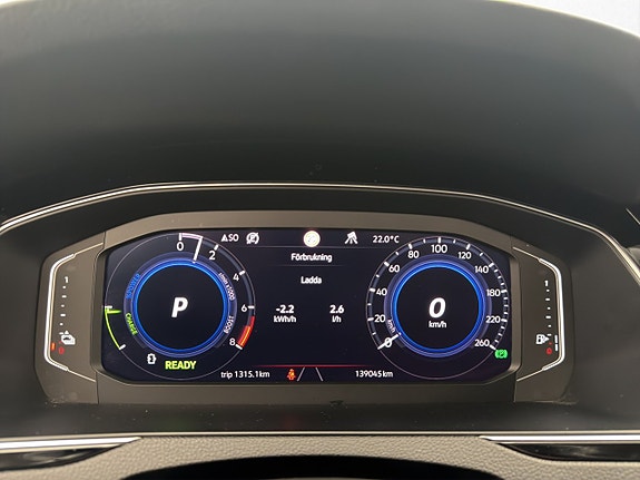 Volkswagen Passat 18 of 30