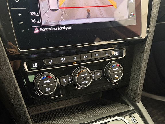 Volkswagen Passat 24 of 30