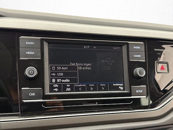 Volkswagen Polo 16 of 27