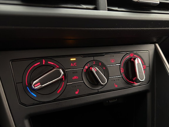 Volkswagen Polo 22 of 27
