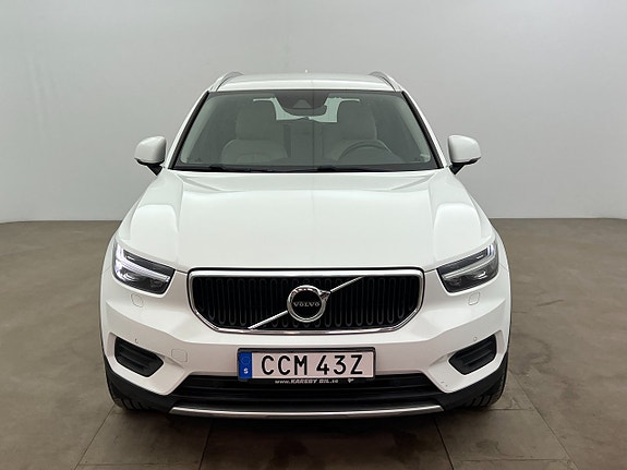 Volvo XC40 3 of 5