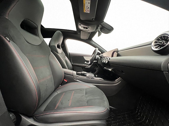 Mercedes-Benz CLA200 28 of 30