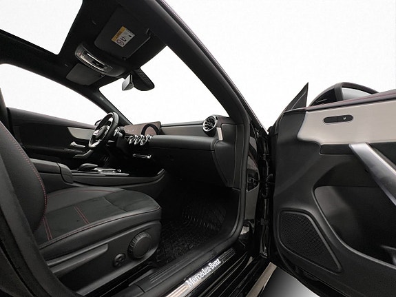 Mercedes-Benz CLA200 29 of 30