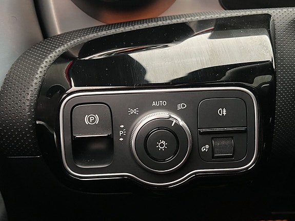 Mercedes-Benz CLA200 15 of 30
