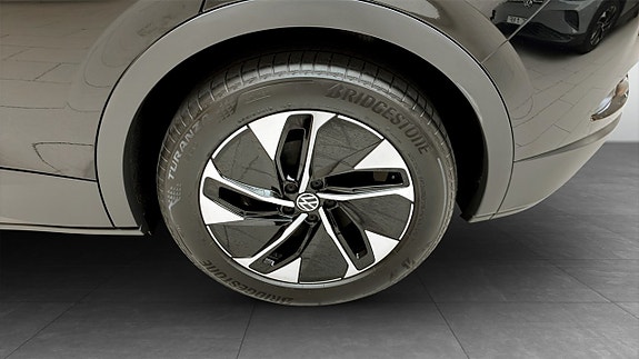 Volkswagen ID.4 6 of 13