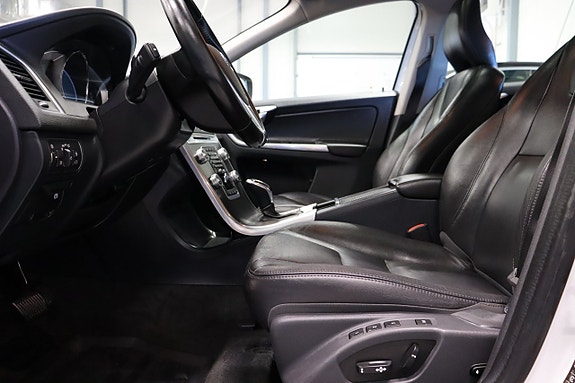 Volvo XC60 8 of 30