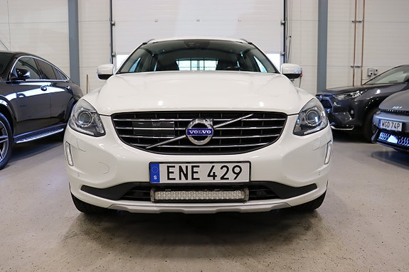 Volvo XC60 2 of 30