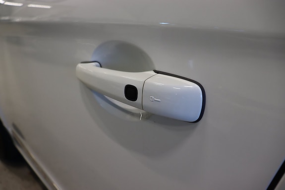 Volvo XC60 12 of 30