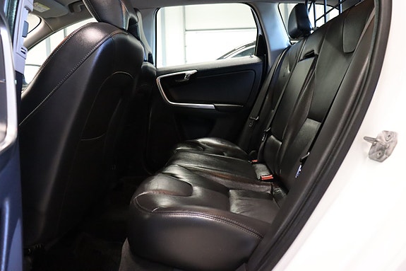 Volvo XC60 11 of 30