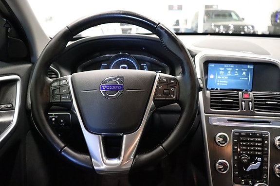 Volvo XC60 15 of 30