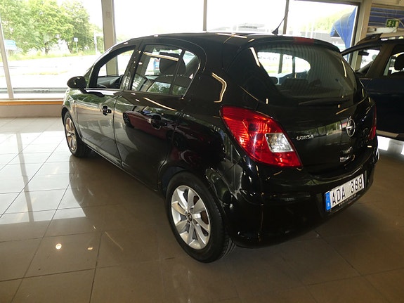 Opel Corsa 2 of 5