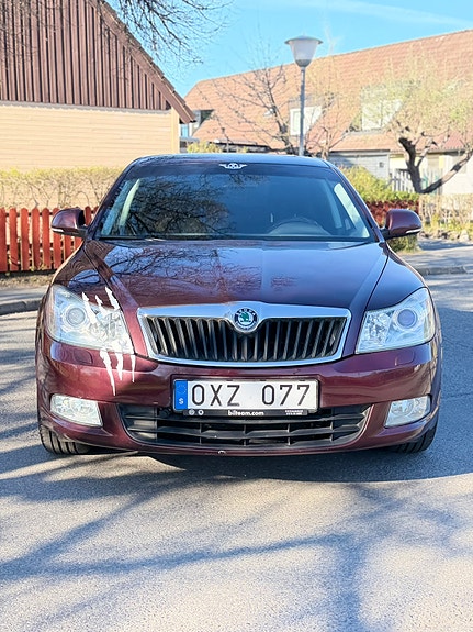 Skoda Octavia 2 of 5