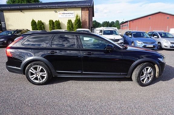 Volvo V90 Cross Country 4 of 5