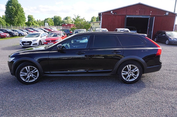 Volvo V90 Cross Country 3 of 5