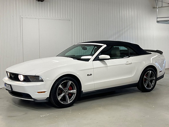 Ford Mustang 3 of 5