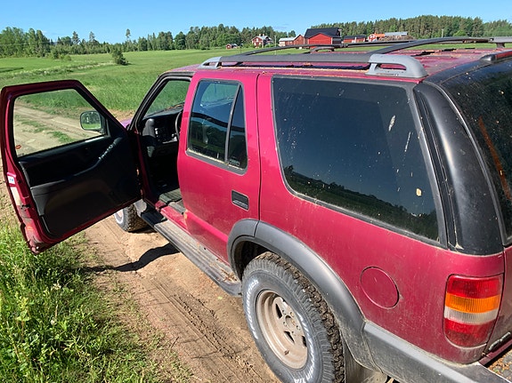 Chevrolet Blazer 2 of 5