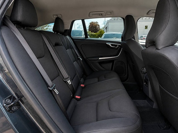 Volvo V60 9 of 13