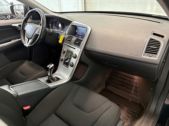 Volvo XC60 11 of 20