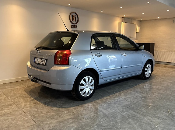 Toyota Corolla 4 of 5