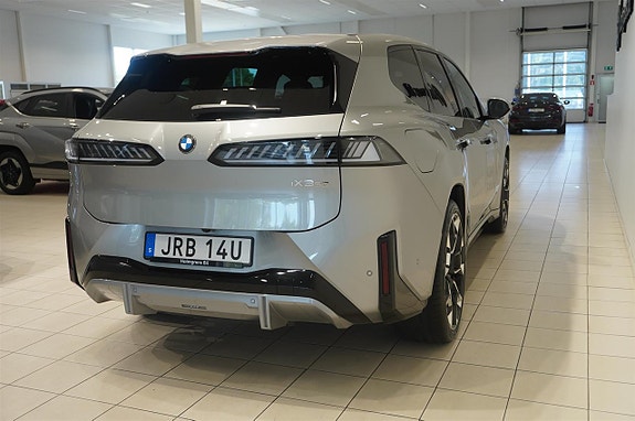 BMW iX3 6 of 16