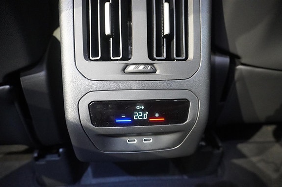 BMW iX3 11 of 16
