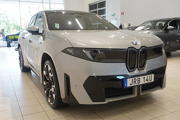 BMW iX3 8 of 16