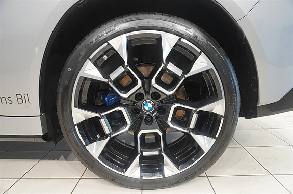 BMW iX3 7 of 16