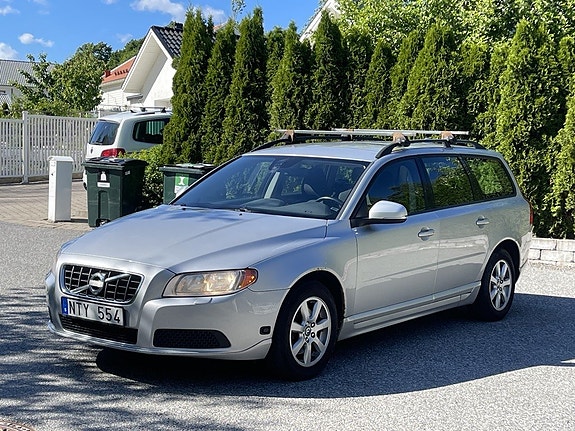Volvo V70 2 of 5