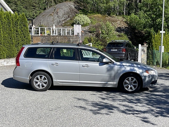 Volvo V70 4 of 5
