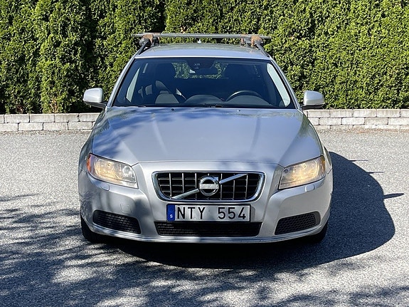 Volvo V70 3 of 5