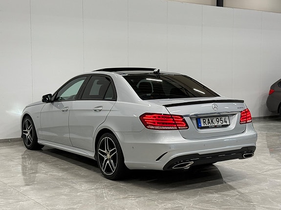Mercedes-Benz E220 3 of 5