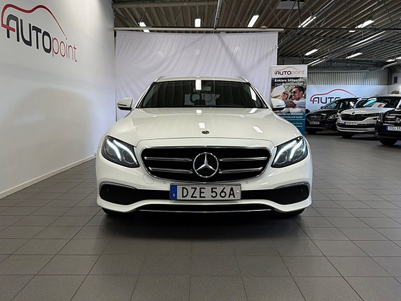 Mercedes-Benz E220 3 of 5