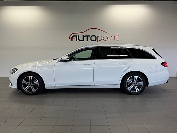 Mercedes-Benz E220 4 of 5