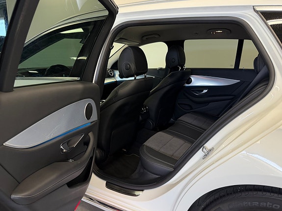 Mercedes-Benz E220 8 of 21