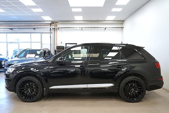 Audi Q7 2 of 5