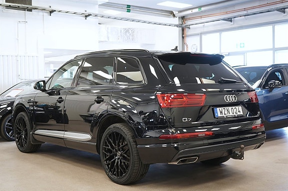 Audi Q7 3 of 5