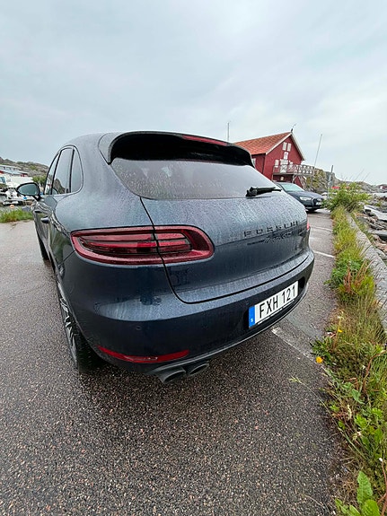 Porsche Macan GTS 3 of 5