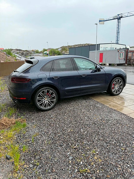 Porsche Macan GTS 4 of 5